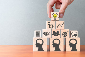 《红楼梦》中有哪些精彩的刘姥姥进大观园的段落？