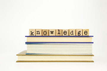 皮肤黑用什么眉笔？