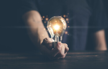 皮肤黑用什么眉笔？