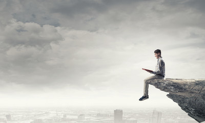 香奈儿山茶花润泽水感乳液怎么样 香奈儿山茶花润泽水感乳液控油吗